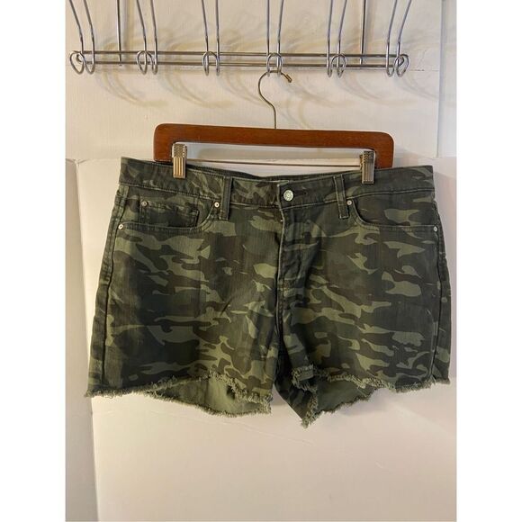 Levi’s camouflage denim shorts size 16 raw hems camo - Picture 3 of 7